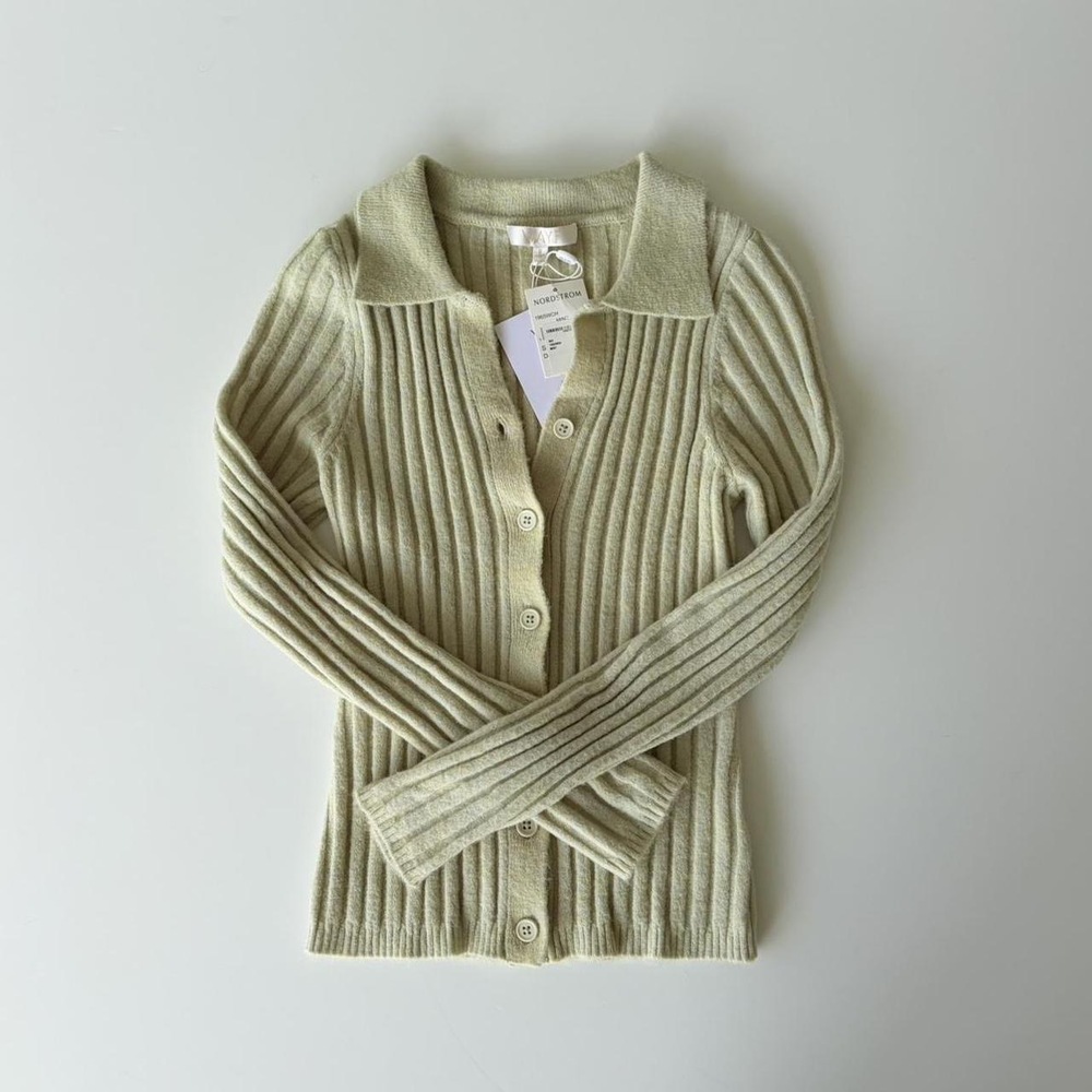 WAYF Collared sweater with buttons in Green - Picture 1 of 5